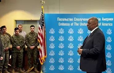 US Secretary of Defense Lloyd Austin (right) speaks to employees of the US Embassy in Kyiv on November 20. [W.G. Dunlop/AFP]