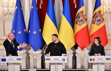 European Council President Charles Michel (left) gestures during a joint news conference with Ukrainian President Volodymyr Zelenskyy (center) and Moldovan President Maia Sandu (right), following their talks in Kyiv on November 23. [Sergei Supinsky/AFP]