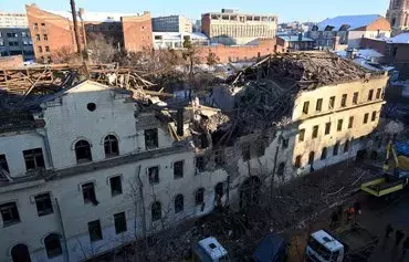 A photograph taken on January 17 shows a residential building destroyed by a missile attack in Kharkiv late on January 16. At least 17 people were wounded in overnight Russian strikes on the Ukrainian city, the regional governor said. [Sergey Bobok/AFP]