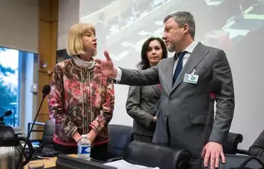 Head of delegation, Russia's first Deputy Minister of Labor and Social Protection Federation Alexey Vovchenko (right) speaks to UN Committee on the Rights of the Child chairperson Ann Marie Skelton (left) prior to the opening of a UN session on January 22. [Fabrice Coffrini/AFP]