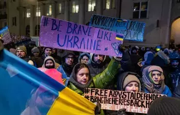 Demonstrators take part in a protest in front of the European Commission representation in Warsaw demanding more restrictive sanctions against Russia and more arms for Ukraine on January 8. [Wojtek Radwanski/AFP]