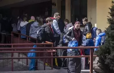 Refugees from Ukraine queue at passport control upon their arrival at the railway station in Przemysl, Poland, on April 6, 2022. [Wojtek Radwanski/AFP]