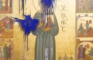 In an act of protest on January 9 in Tbilisi, Georgia, Nata Peradze, a civic activist and founder of the Talgha (Wave) movement, threw blue paint at the St. Matrona of Moscow icon depicting Soviet dictator Joseph Stalin in the Holy Trinity (Sameba) Cathedral. [Nata Peradze/Facebook]