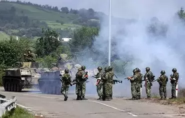 Russian troops secure the bridge on the Enguri River on the border between Georgia and the Abhaz separatist region on August 19, 2008. [Louisa Gouliamaki/AFP]