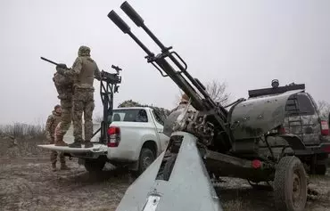 Ukrainian air defense troops prepare their weapons near Kyiv on January 3 amid the Russian invasion of Ukraine. [Anatolii Stepanov/AFP]