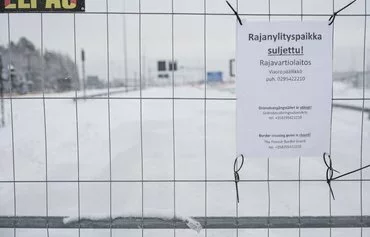 A notice reading 'Border crossing point is closed' in Finnish and English and posted at the closed Vaalimaa border station between Finland and Russia is pictured on December 7. [Alessandro Rampazzo/AFP]