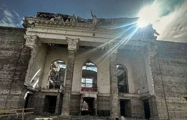 The facade of the destroyed theater when its sculptures were still visible. They crumbled during 'reconstruction' because of worker neglect. [Petro Andriushchenko personal archive]