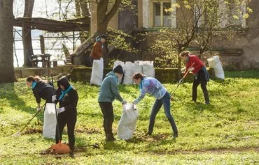 Volunteers gather rubbish at Strazdumuizas park in Riga, Latvia, on April 27 during the annual Big Cleanup Day. Authorities urged residents to turn basements into air-raid shelters. [Gints Ivuskans/AFP]