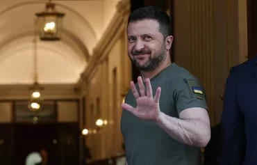 Ukrainian President Volodymyr Zelenskyy waves as he arrives for a visit in Madrid, Spain, on May 27. [Pierre-Philippe Marcou/AFP]