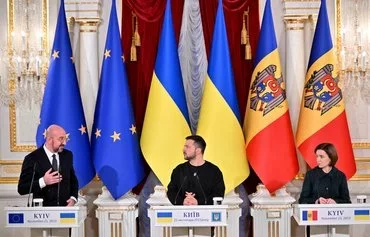 European Council President Charles Michel (left) talks during a joint news conference with Ukrainian President Volodymyr Zelenskyy (center) and Moldovan President Maia Sandu (right) following their talks in Kyiv last November 23, amid the Russian invasion of Ukraine. [Sergei Supinsky/AFP]