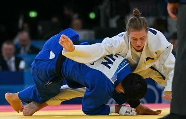 Ukraine's Yelyzaveta Lytvynenko and China's Ma Zhenzhao (in blue) compete in women's judo at the Paris 2024 Olympic Games August 1. [Luis Robayo/AFP]