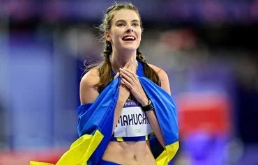 Olympic gold medalist Yaroslava Mahuchikh of Ukraine August 4 in Paris celebrates with the Ukrainian flag after winning the women's high jump. [Martin Bernetti/AFP]