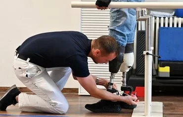 Double amputee Vitaliy Saiko, a veteran of the war in Ukraine, has his prostheses adjusted by orthopedic technician Michael Köhler in Berlin on July 25. [Ralf Hirschberger/AFP]