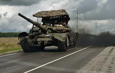 A Russian T-72 tank moves outside Sudzha, Russia, on August 8. [Anatoliy Zhdanov/Kommersant/AFP]