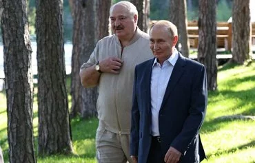 Russian President Vladimir Putin (right) and Belarusian leader Alyaksandr Lukashenka visit a chapel on Svetly Island in Karelia, Russia, July 26. [Alexander Kazakov/Pool/AFP]