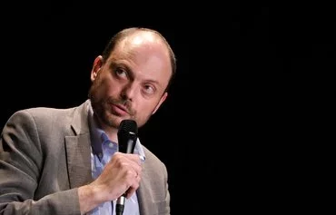 Vladimir Kara-Murza speaks with supporters in Paris at a meeting organized by Free Russia Foundation Russie-Libertés and Espace-Libertès | Reforum Space Paris on September 9. [Facebook]