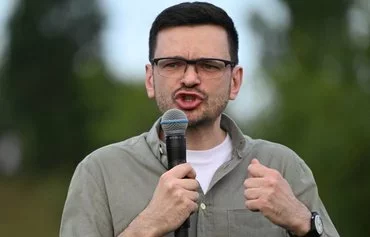 Russian opposition figure Ilya Yashin addresses the audience during an event at the Mauerpark in Berlin, on August 7. [Ralf Hirschberger/AFP]