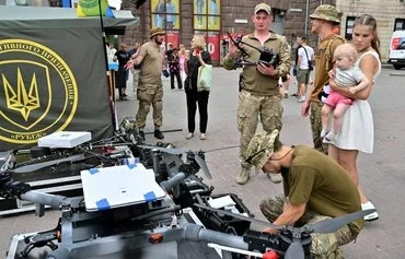 Ukrainian servicemen of the 4th Brigade of the Operational Assignment "Rubizh" present drones at a recruiting point in Kyiv on July 4, amid the Russian invasion of Ukraine. [Sergei Supinsky/AFP]