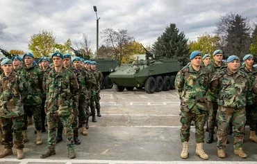 Молдавские солдаты на фоне переданных Германией бронетранспортеров. Кишинев, 15 ноября 2023 г. [Елена Коваленко/AFP]