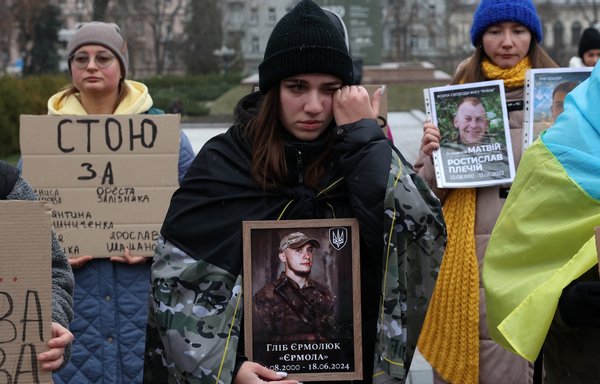 «Между жизнью и смертью»:  призыв к минуте молчания украинских активистов