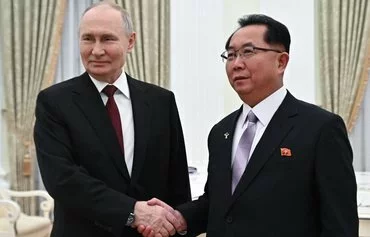 In this pool photograph distributed by the Russian state agency Sputnik, Russian President Vladimir Putin shakes hands with North Korean Workers' Party Central Committee Politburo Ri Hi-yong in Moscow February 27. [Sergei Bobylyo/AFP]