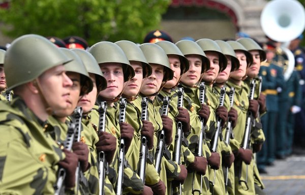 Russian military tortures own men into obedience