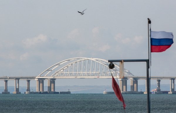 Ukraine chips away at Russia's hold on Crimea