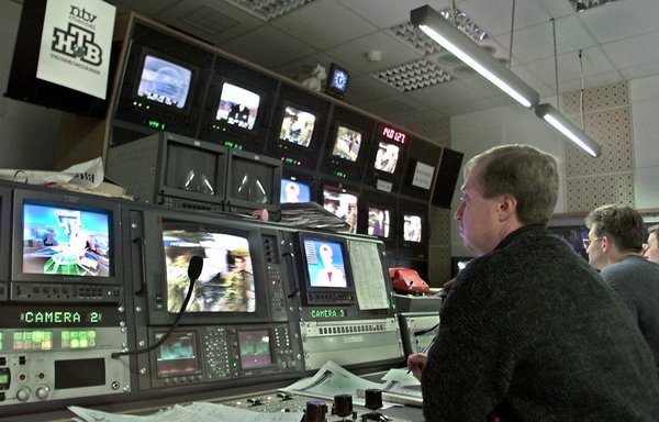 От гласности к молчанию: как Кремль вернул себе контроль над российскими СМИ