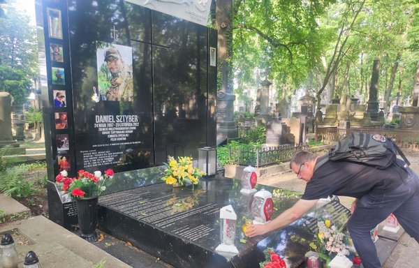 Polish volunteers bring aid and resolve to Ukraine