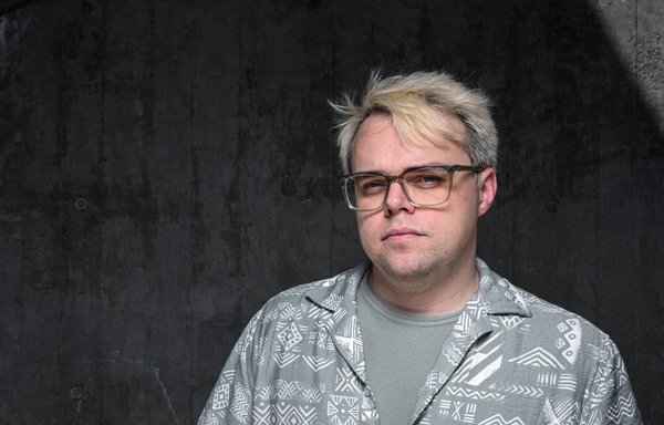 Smuggling truth: One Russian educator's stand against Kremlin propaganda