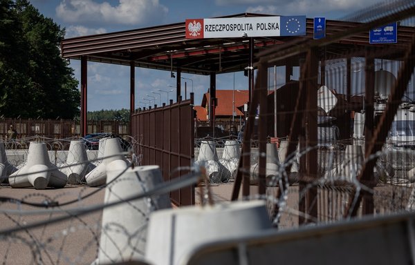 Польша завершила электронный барьер вдоль границы с Беларусью