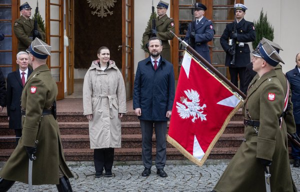 Польша сообщает об инциденте с российским дроном, Литва закрывает воздушное пространство