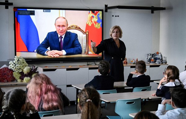 Новая реальность школ России: патриотическое воспитание вместо английского
