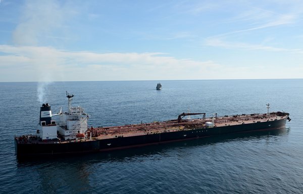 «Теневой флот» России заполонил Финский залив: угроза разлива нефти