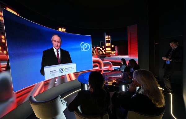 В России начинаются увольнения и сокращение зарплат