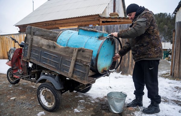 Водопроводные трубы в России разрушаются, а расходы на оборону растут