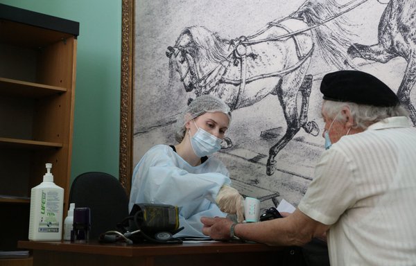 Путин вернул обязательную отработку для врачей в условиях близкой к развалу системы