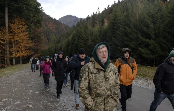 Утраты и смех: военные медики восстанавливаются в горах западной Украины