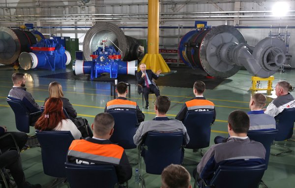 Военная экономика России отбрасывает гражданскую промышленность в 1990-е