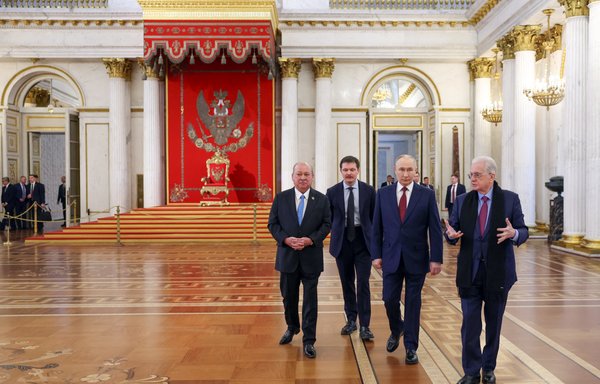 Война затягивается — Россия готовится провозгласить Путина «Великим»