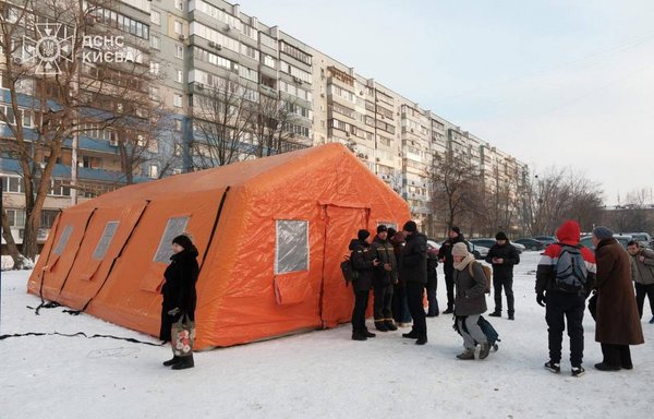 We are open: How Kyiv residents endure the cold after Russia's winter strikes