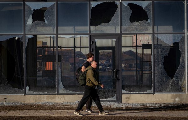 Кремль меняет гражданское управление на военное командование на границе с Украиной