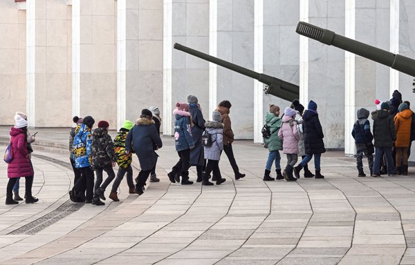 Россия хочет вернуть детей на поля — для нужд войны
