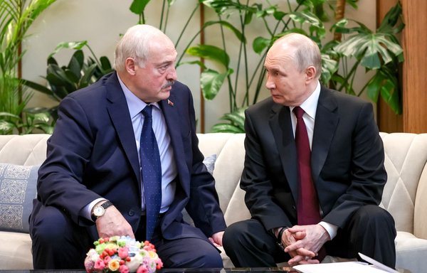 Страх, а не стратегия, толкает Лукашенко по маршруту Валдай — Пекин