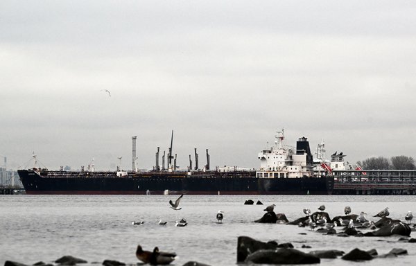 Украинские дроны превращают российские нефтяные танкеры в дрейфующие призраки